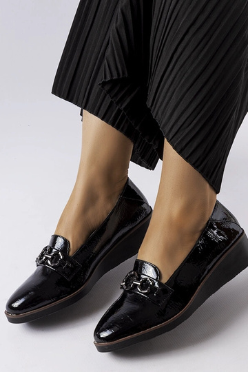 Mocasines negros lustrados... 2