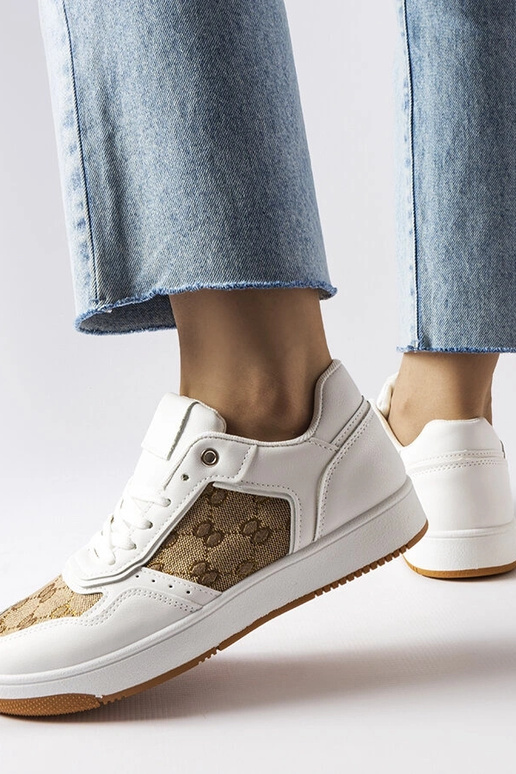 Zapatillas blancas decoradas con el...