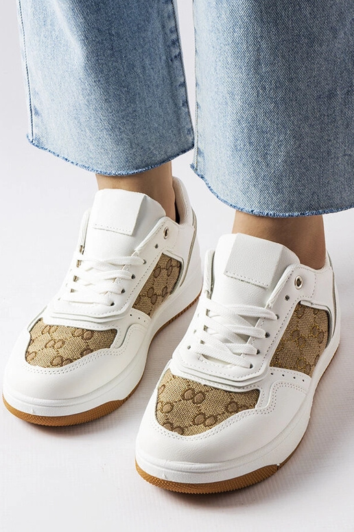 Zapatillas blancas decoradas con el...