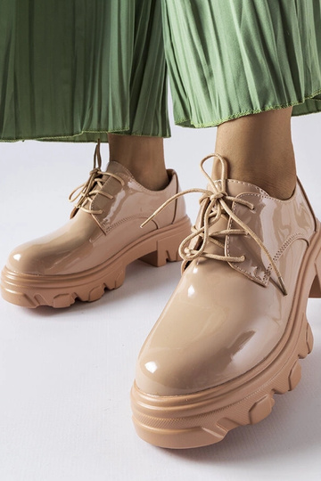 Zapatos Kelly de charol beige 2
