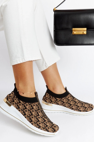 Zapatos negros y marrones sin cordones con diseño a cuadros escoceses