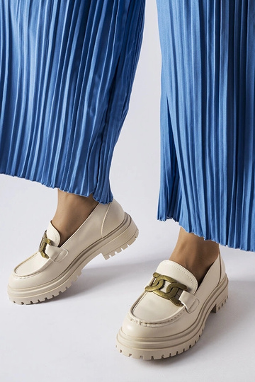 Mocasines beige decorados... 2