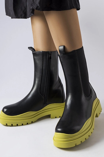 Botines negros con suela...