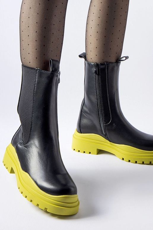 Botines negros con suela Delebio...