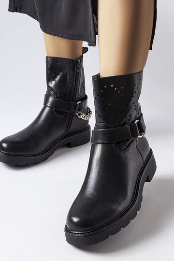 Botines negros calados con cadena Procopio 2