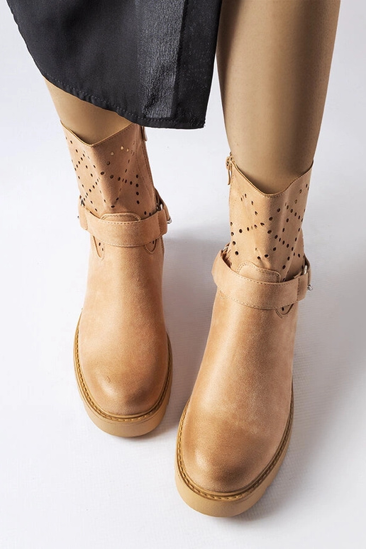 Botines calados beige con cadena... Botines calados beige con cadena...