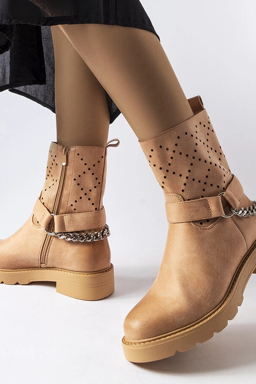 Botines calados beige con cadena... Botines calados beige con cadena...