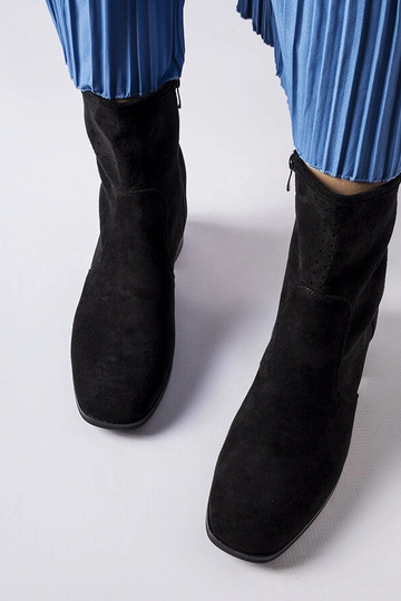 Botines negros con caña... 2