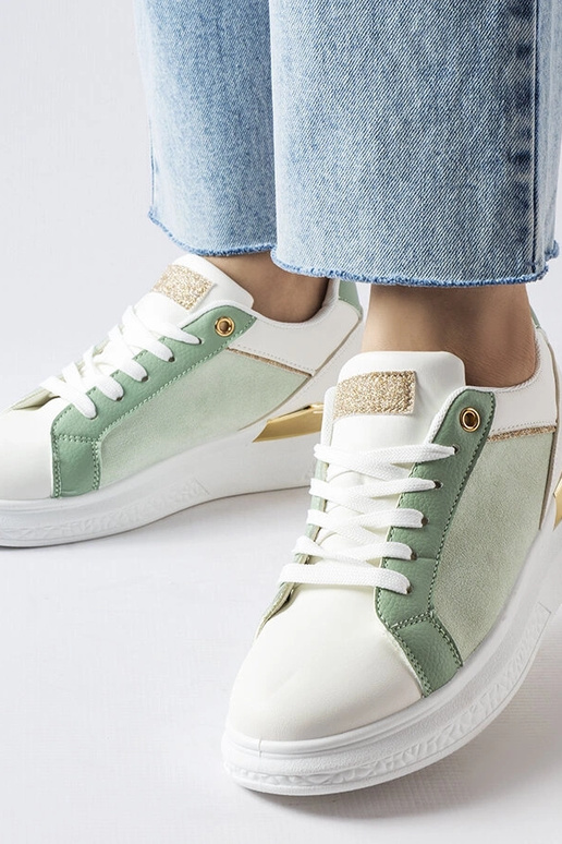 Zapatos blancos y verdes con detalles...