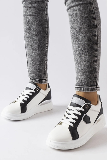 Zapatillas blancas y negras con detalles plateados Vía