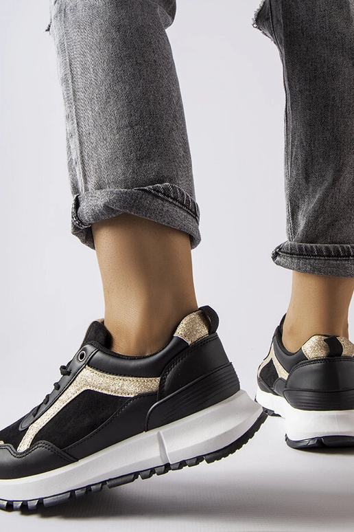 Zapatillas negras con decoración de...