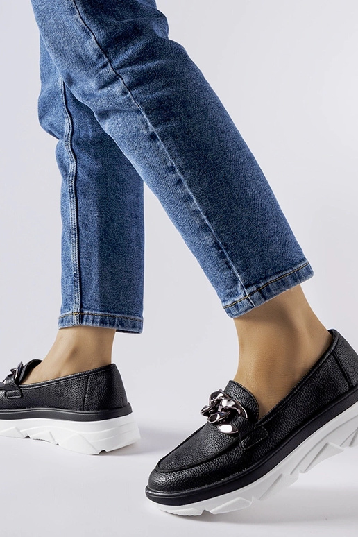 Mocasines negros con cadena "Vinceza"