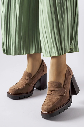 Zapatos de tacón alto...