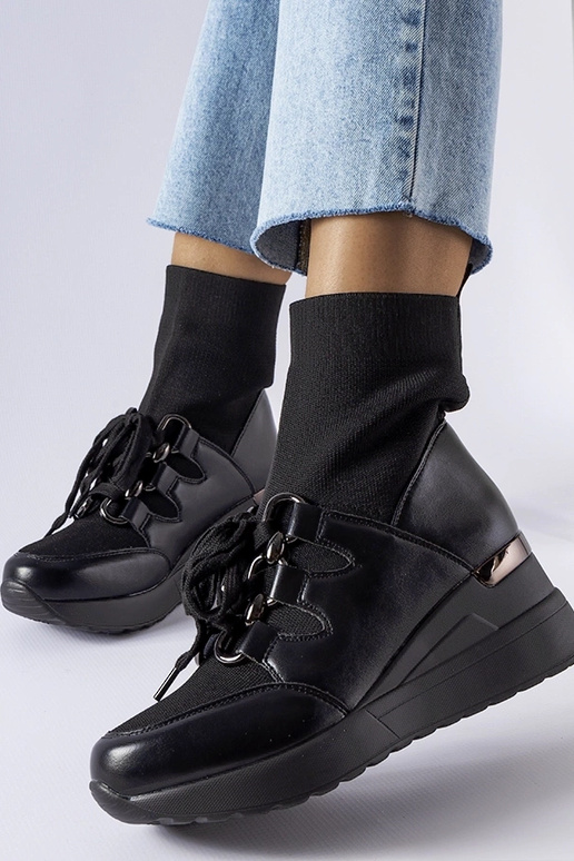 Botas negras con cuña tipo calcetín...