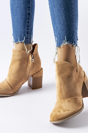 Botines beige con aberturas Artemisia