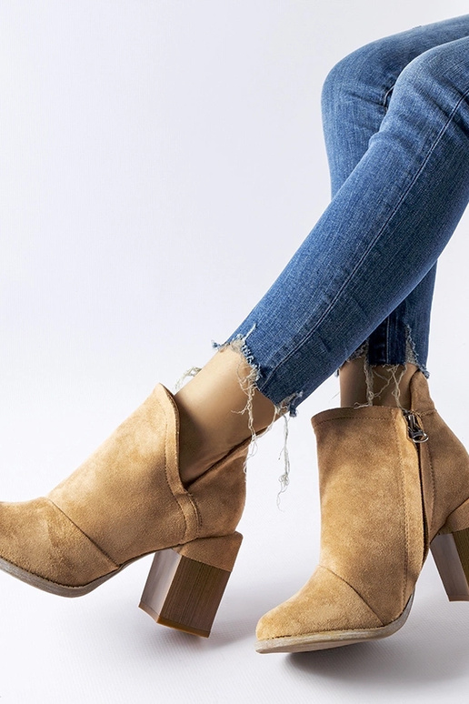 Botines beige con aberturas Artemisia