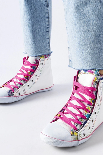 Botines blancos con flores de Marphisa