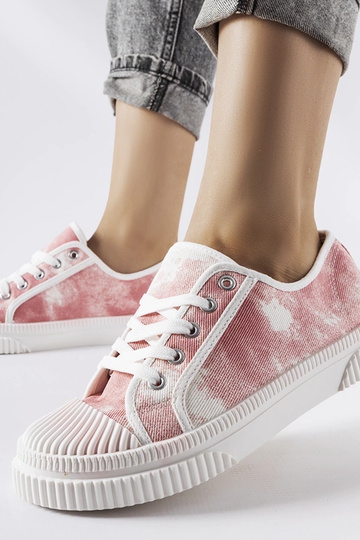 Zapatillas deportivas lavadas en rosa de Clavet 2