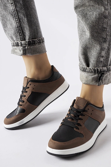Zapatillas marrones y negras Jacqueline
