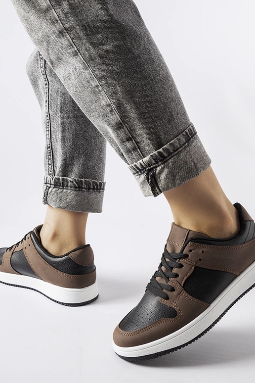 Zapatillas marrones y negras Jacqueline