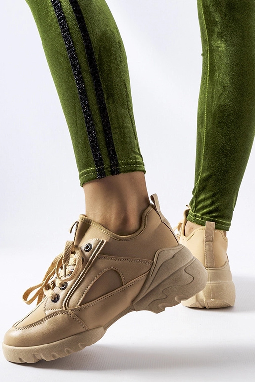 Zapatillas deportivas color arena... Zapatillas deportivas color arena...