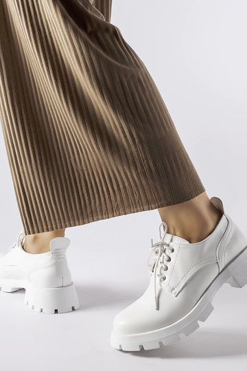 Zapatos Charleston blancos...