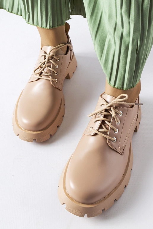 Zapatos Charleston beige con acabado...