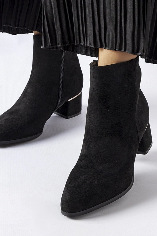 Botines negros de tacón bajo "Tayyib"