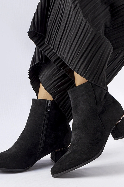 Botines negros de tacón bajo "Tayyib"