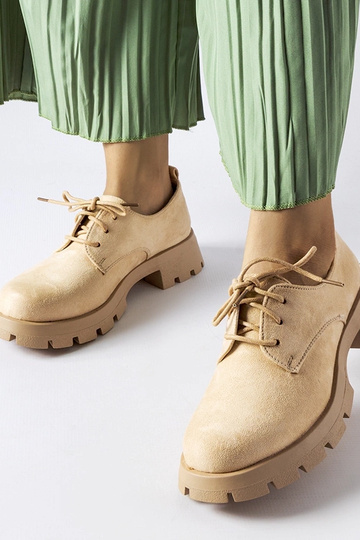 Botas de media caña beige...