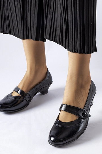 Zapatos de tacón bajo negros Simi