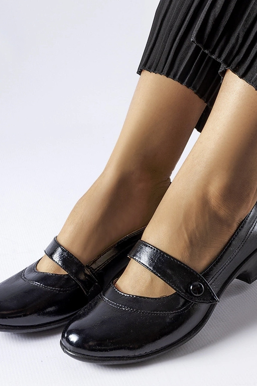 Zapatos de tacón bajo negros Simi