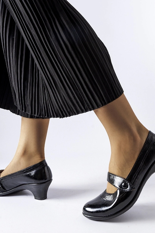 Zapatos de tacón bajo negros Simi