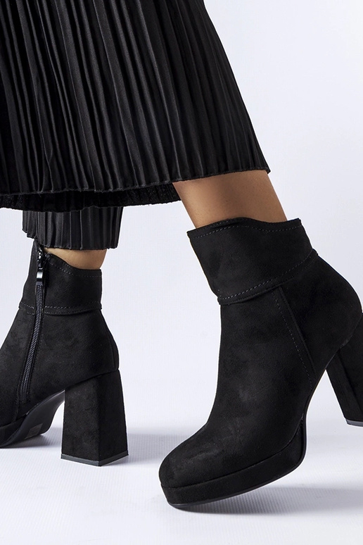 Botines negros con tacón enorme Itaf