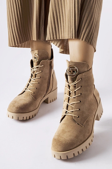 Botas aisladas de ante sintético color arena Noha