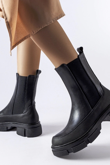 Botines negros con caña... 2