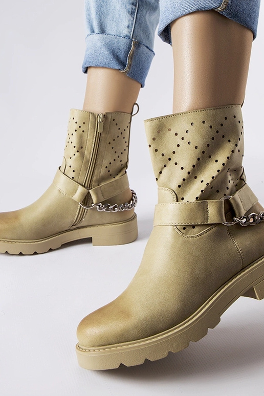 Botines calados verdes con cadena...