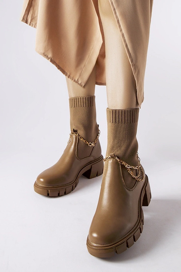 Botines marrones con caña...