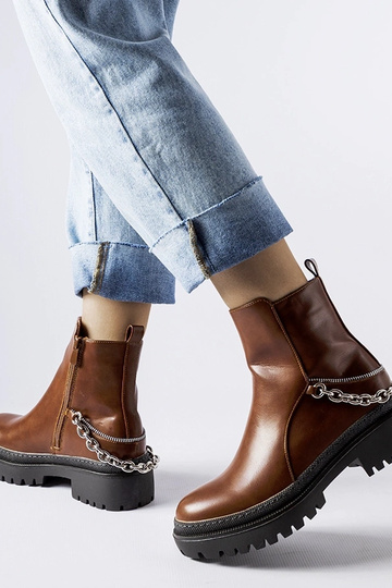 Botines marrones con cadena... 2