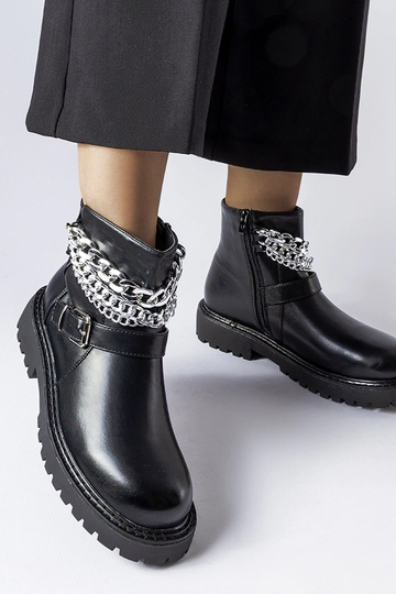 Botines negros con cadenas... 2