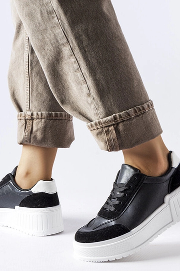 Zapatillas negras con plataforma gruesa Seluci