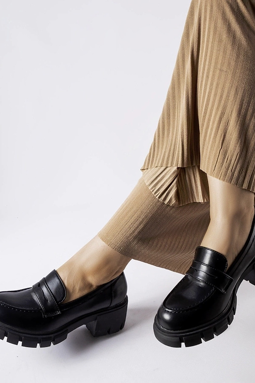 Mocasines clásicos negros en el...