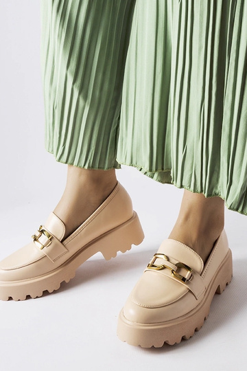 Mocasines de mujer beige decorados con hebilla Piazzo