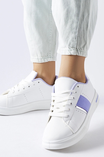 Zapatillas deportivas blancas con detalles morados de Marei
