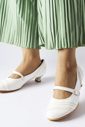 Zapatos de tacón bajo...