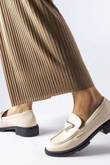 Mocasines beige decorados con circonitas Marsilius 2