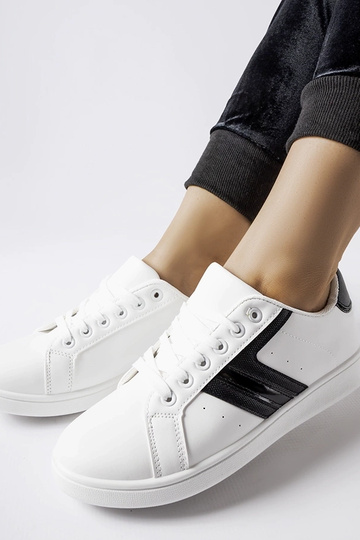 Zapatillas blancas con inserciones negras Rizzo 2