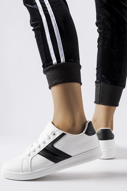 Zapatillas blancas con inserciones...