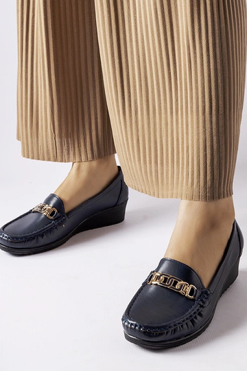 Mocasines con cuña y hebilla Lerino en color azul marino