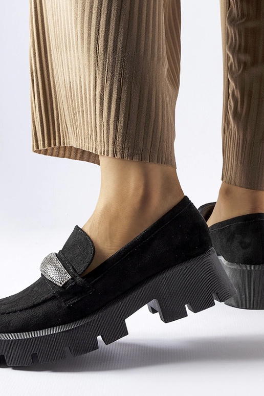 Mocasines negros con suela maciza...